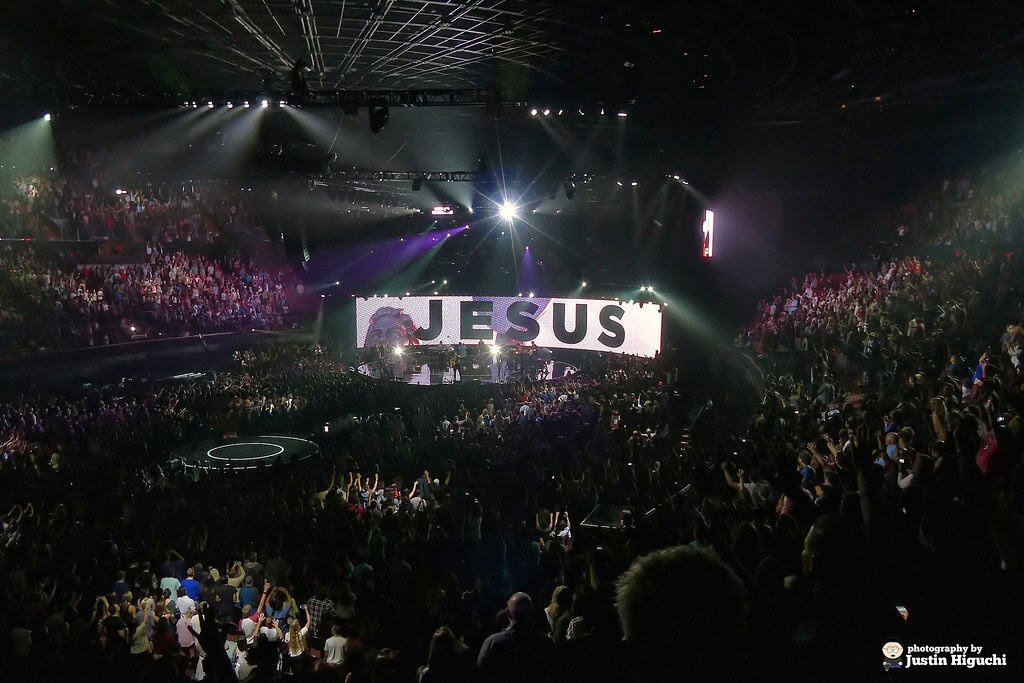 Hillsong Church Faces Legal Challenges as Settlement Talks Falter