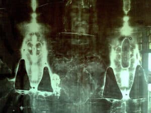 Italian Scientists Unveil New Evidence on Shroud of Turin's Age with Cutting-Edge X-ray Technique